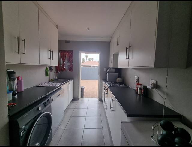 3 BEDROOM TOWNHOUSE FOR SALE IN ARCON PARK